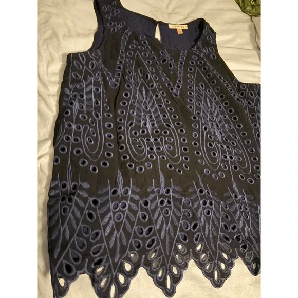 Skies Are Blue Black Navy Eyelet Embroidered Sleeveless Top Scalloped Hem M - Picture 3 of 7